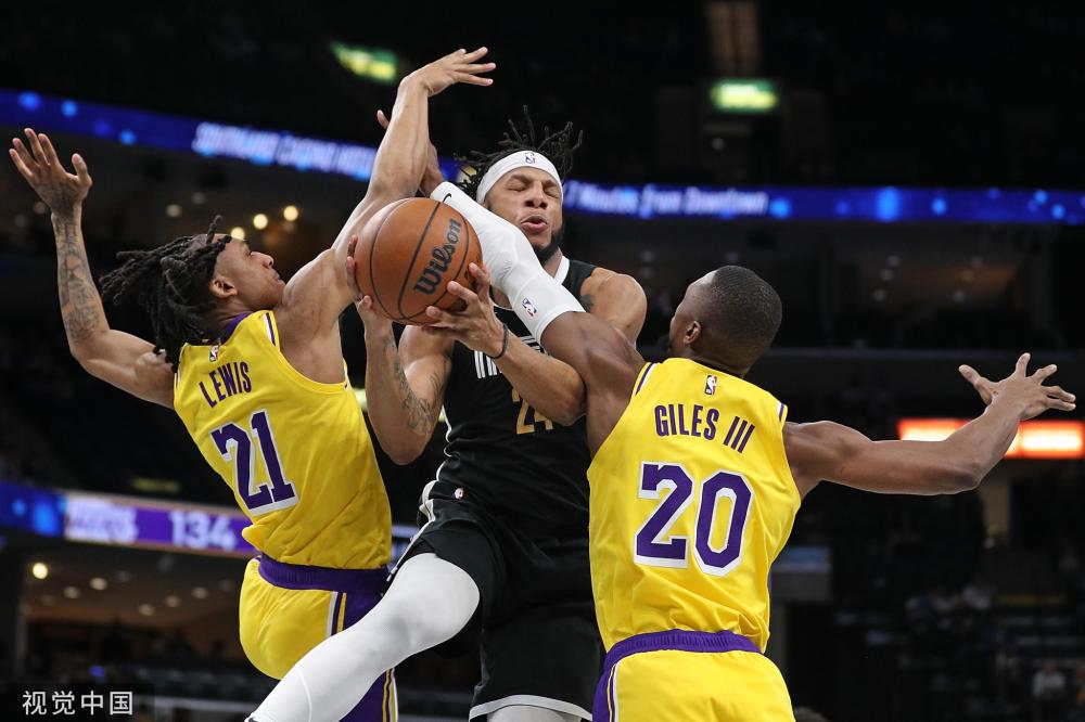 他在距球门 他在距球门